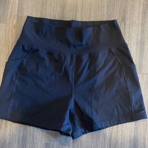Alphalete surface path shorts size large